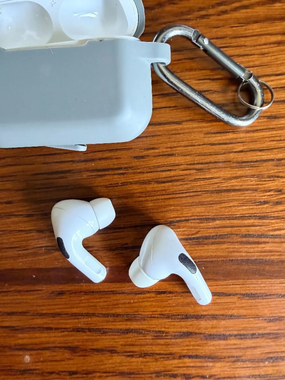 AirPods Pro with Charging Bank and Carrying Case - FULL WORKING SET